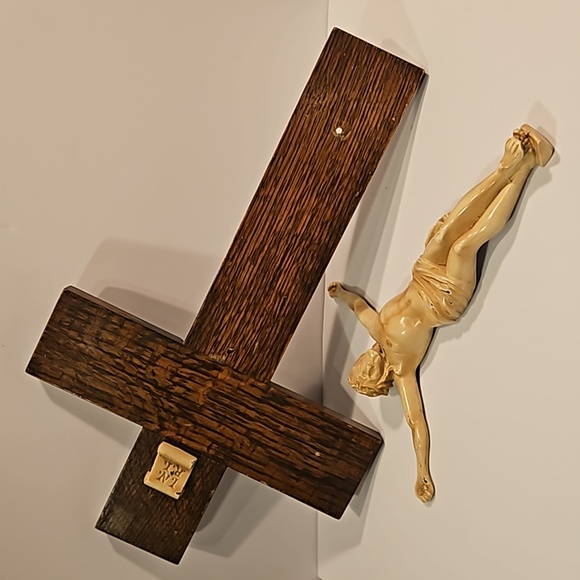 Vintage Cast Metal & Wood Crucifix Holy Spiritual Religious Cross - Picture 12 of 16